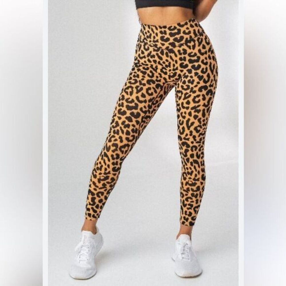 Balance Athletica Vitality Size M King Cheetah Ascend Legging ‎ Animal Print NWT